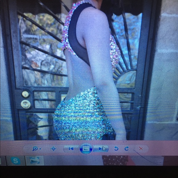 A prom dress thats only a year old - Picture 3 of 3